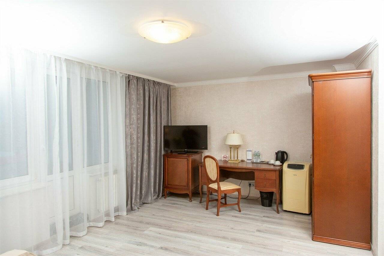 Фотографии номера Комфорт с балконом в Гостинице Историческая гостиница Калуга Калуга