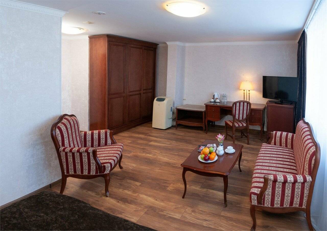 Фотографии номера Комфорт двухместный номер с одной кроватью в Гостинице Историческая гостиница Калуга Калуга