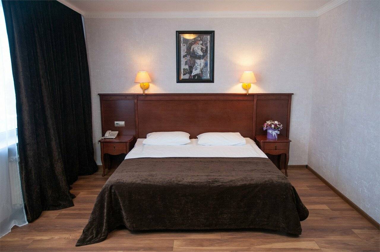 Фотографии номера Комфорт двухместный номер с одной кроватью в Гостинице Историческая гостиница Калуга Калуга