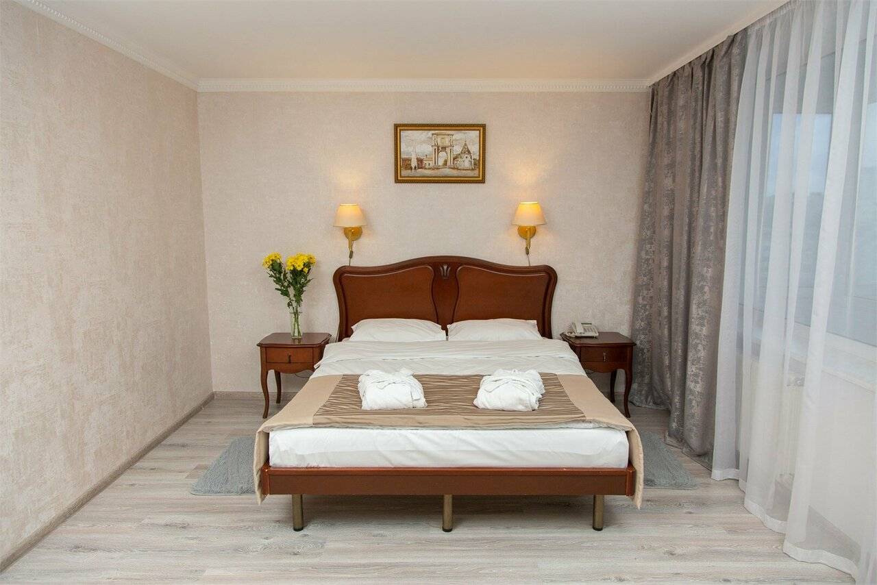 Фотографии номера Комфорт с балконом в Гостинице Историческая гостиница Калуга Калуга